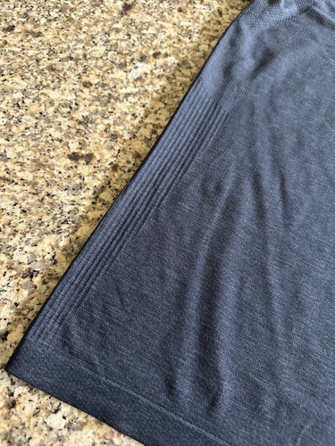Lululemon Shirt Mens Small Short Sleeve Live in Practice Athletic Charcoal Gray - Picture 3 of 6