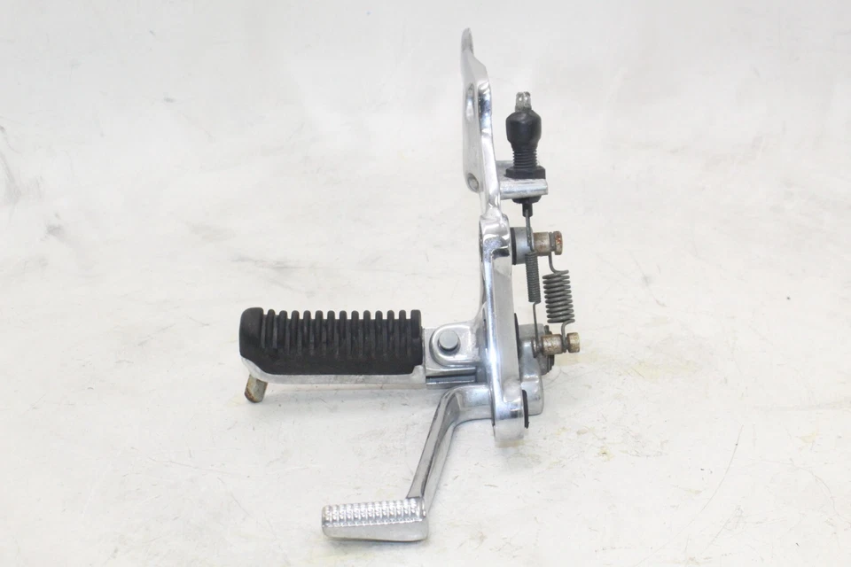 2001 SUZUKI HAYABUSA GSX1300 OEM ПРАВАЯ ЗАДНЯЯ УСТАНОВКА ВОДИТЕЛЬСКИЙ НОЖНОЙ КОЛЫШЕК УПОР - Изображение 4 из 4