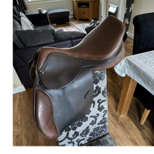 gfs brown leather jumping saddle horse saddle 17.5” MW
