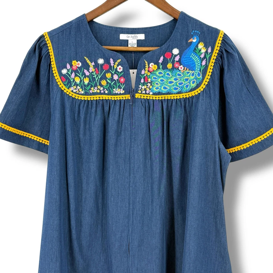 Vestido Go Softly Denim Bordado Floral Pavão Pátio Tamanho X-Grande Zíper Completo - Imagem 3 de 4