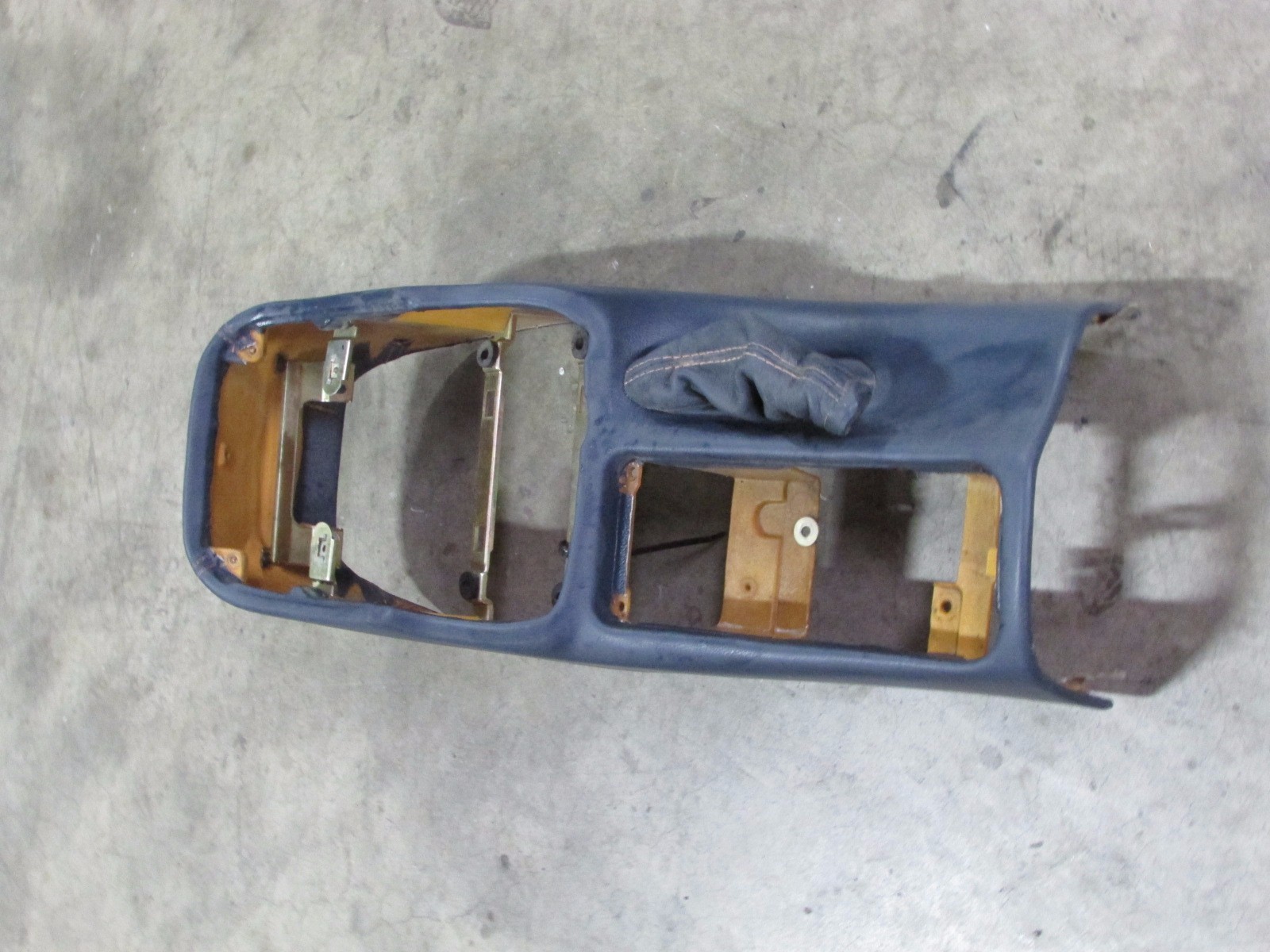 Maserati M138 Spyder, Center Console w/o Lid, Blue ,P/N 667723