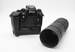 F fotocamera reflex pellicola Nikon F4 vintage con obiettivo Nikon ED 80 200 mm 2 8 e power bank