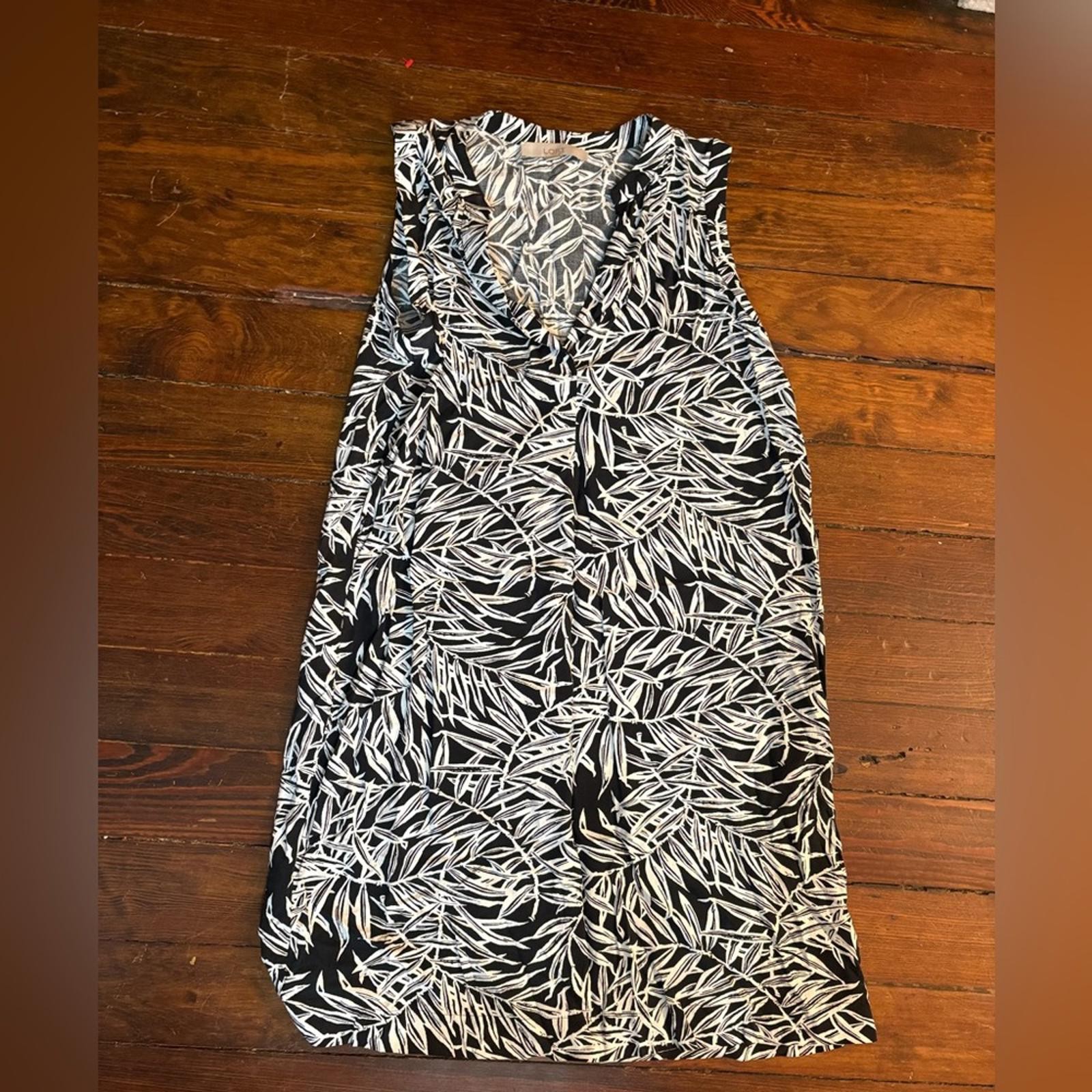 Loft Ann Taylor leaf pattern shift split neck dre… - image 1