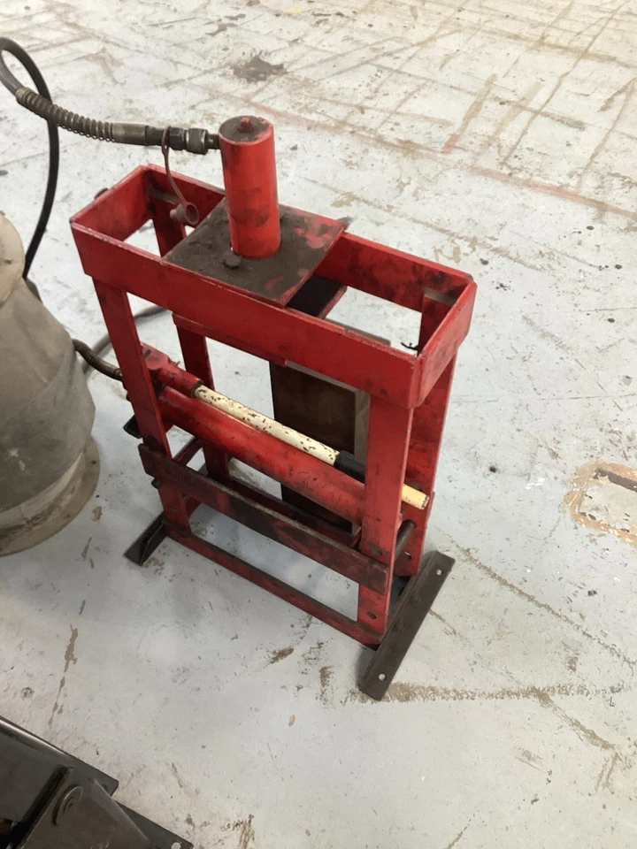 Sealey 10 Ton Bench Type Hydraulic Press - Image 3 of 4