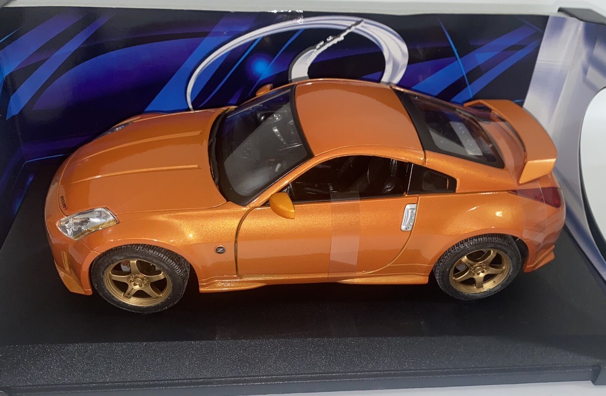 【USED美品】MAISTO 1/18 NISSANフェアレディ350Z 台座付 Maisto 1:18 Nissan 350Z Nismo Custom Diecast Model - Yellow