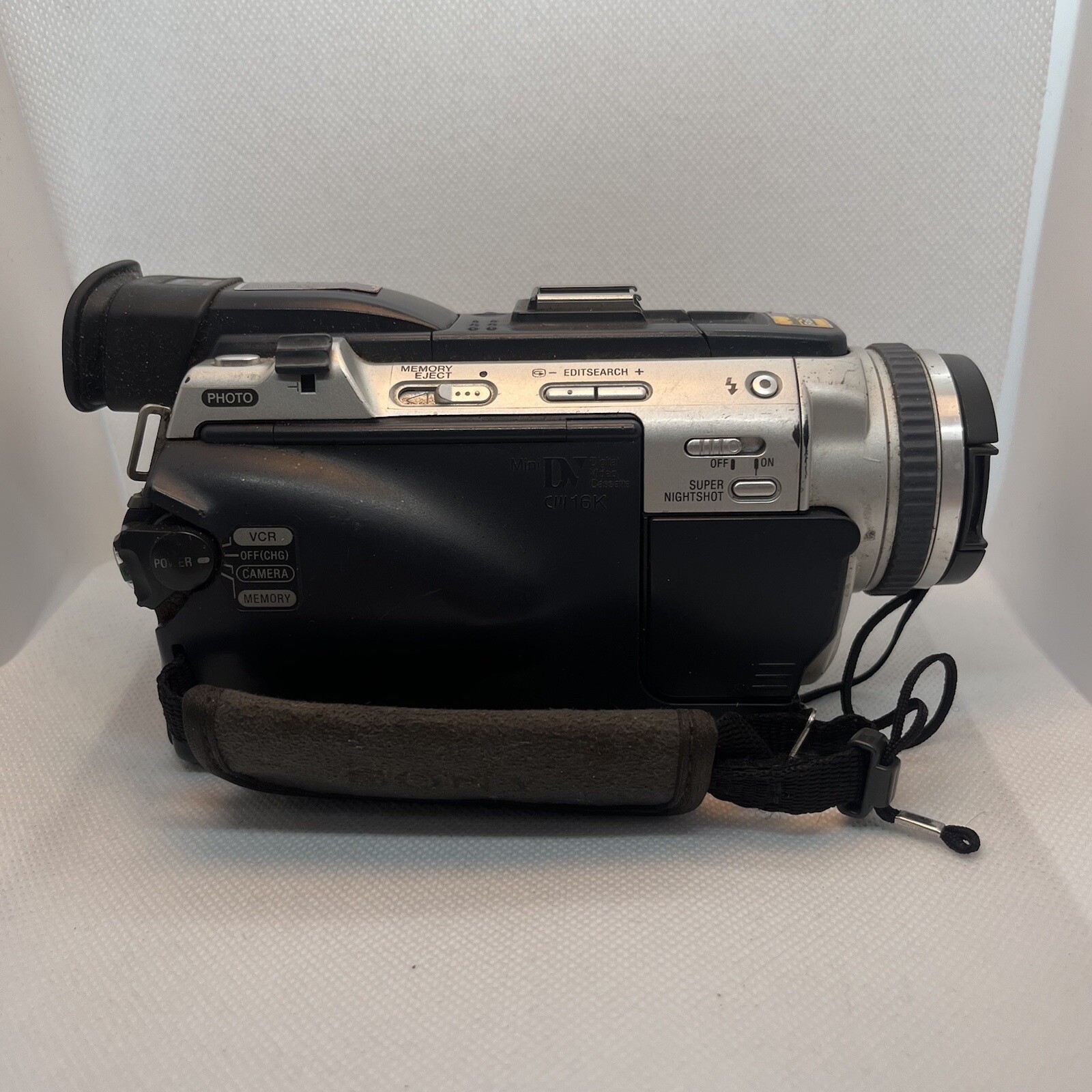 Sony Handycam Digital MiniDV DCRTRV30 Camcorder For Parts Not