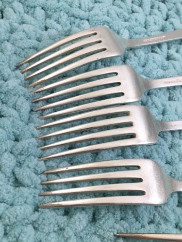 Oneida Coronation 9-Dinner Forks 7 1/2" Community Silverplate Flatware - Picture 7 of 9