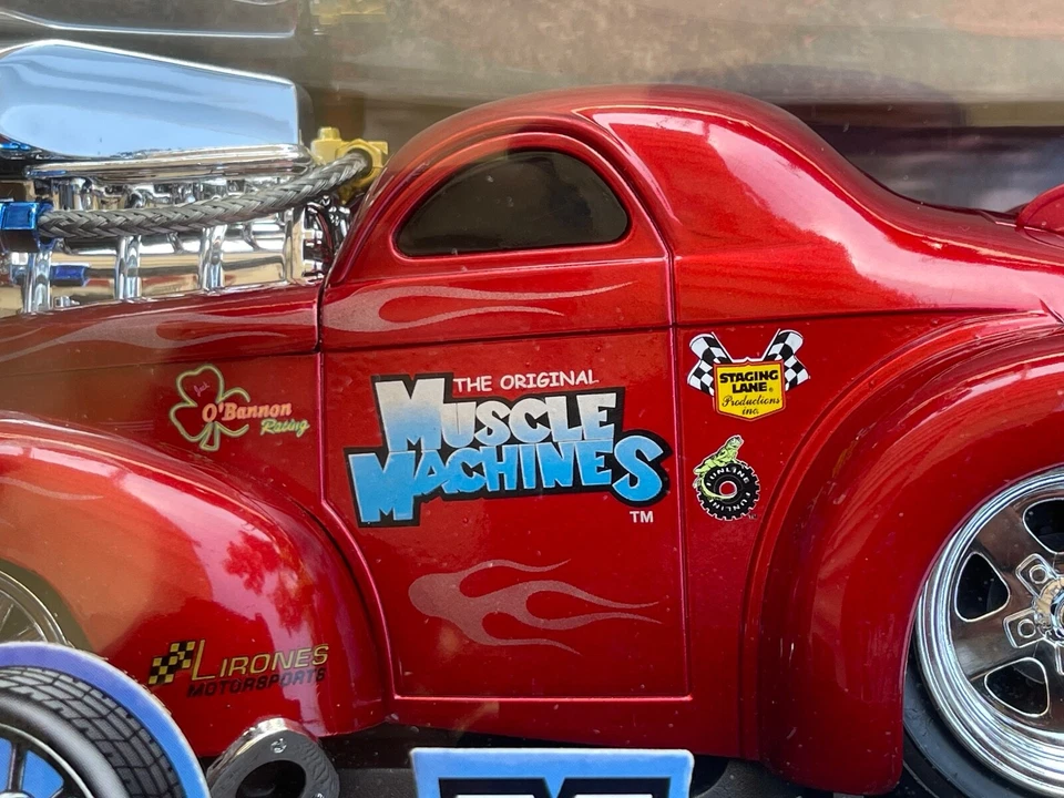 Muscle Machine 1:18 '41 WILLYS COUPE Spoiler w Wheelie Bar Too Cool - Image 2 of 4