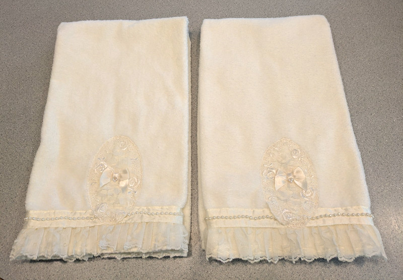 Vintage "The Avanti Look" 1978 Lace & Faux Pearl Trim Pair of Hand Towels Cream