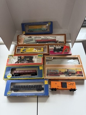 9 PIECE HO SCALE TRAIN LOT TYCO AHM LIFE-LIKE