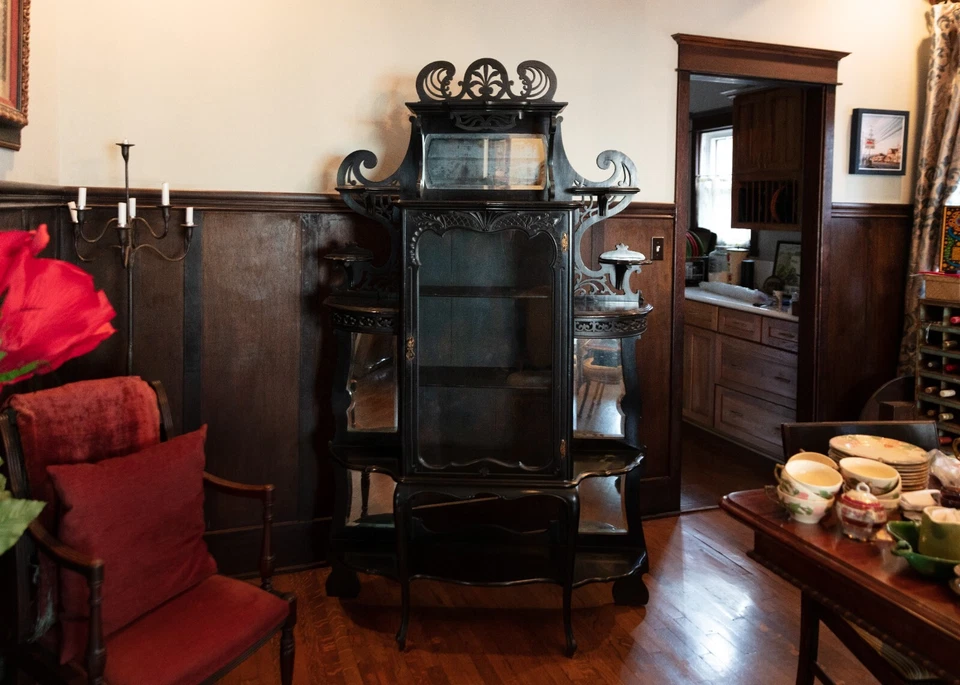 Antiguo gabinete espejado ornamentado de exhibición de curiosidades de palo de rosa negro 1800-1899 Foto 2 de 4