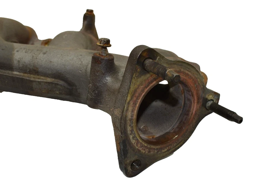 2020-2024 Chevrolet Silverado 3500HD OEM 6.6L V8 Gas Left Side Exhaust Manifold - Image 4 of 4