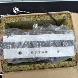 Leak Delta 30 Amplifier in Original Teak Case