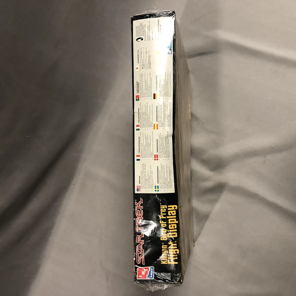 AMT Ertl Star Trek Klingon Bird of Prey Flight Display Model Kit 6339 (SEALED) - Image 4 of 4