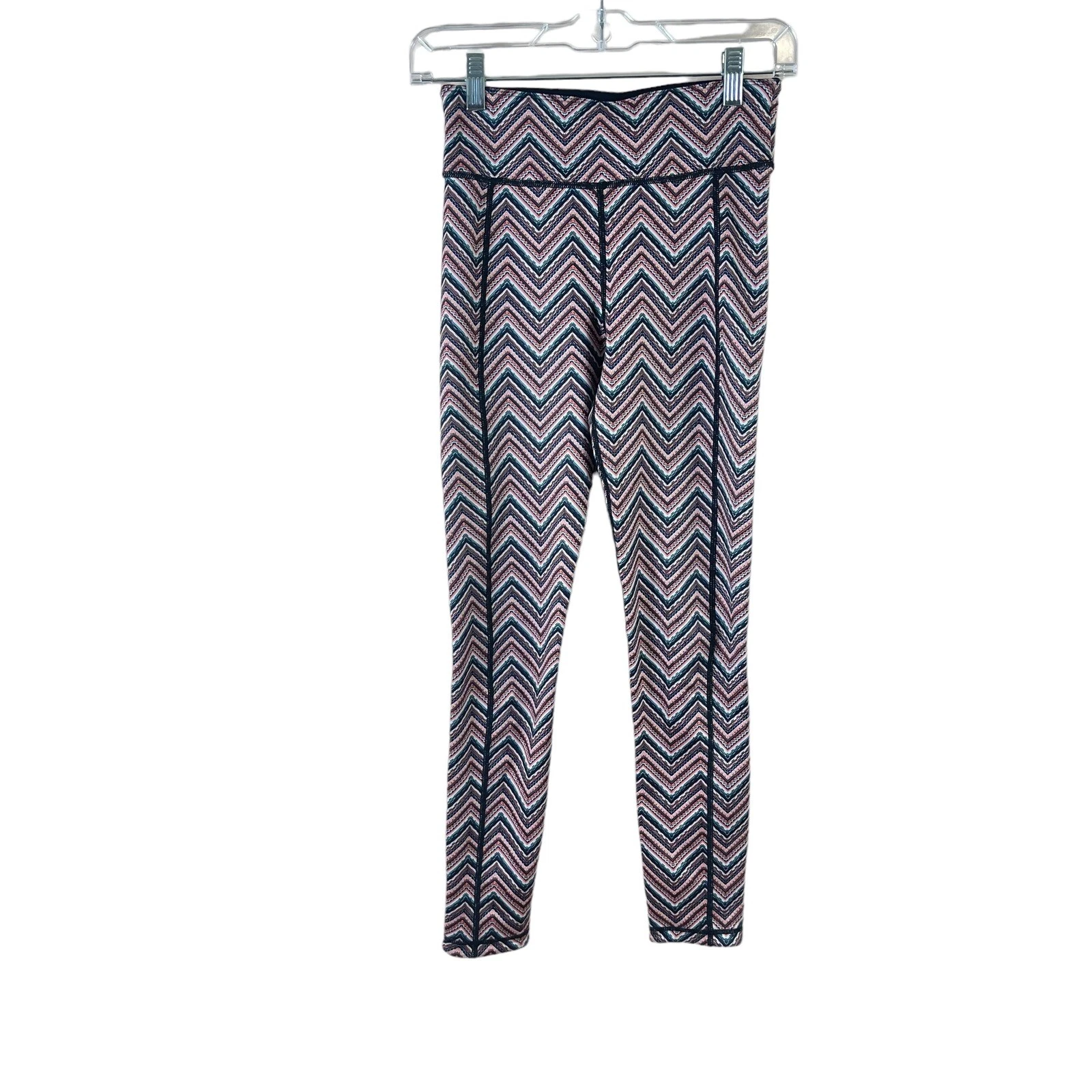 sweaty-betty reversible chevron workout athletic leggings
