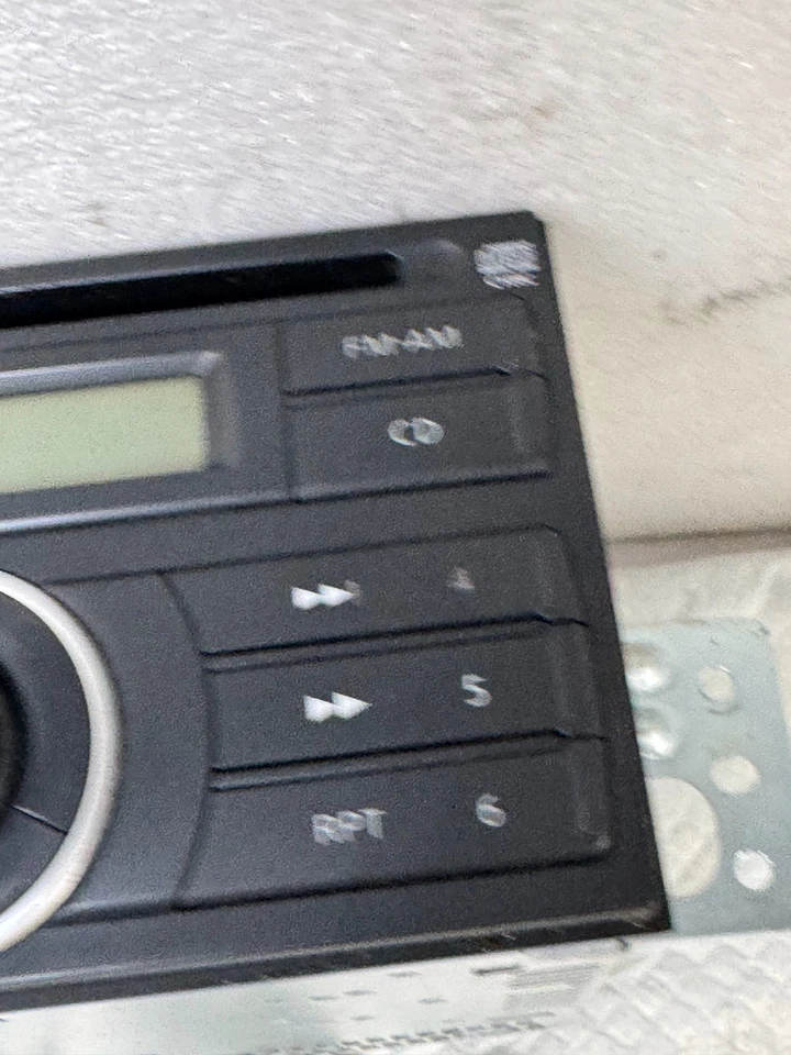 Nissan Versa 2007 radio AM/FM reproductor de CD 28185 EM30A fabricante original (367/2) Foto 4 de 4