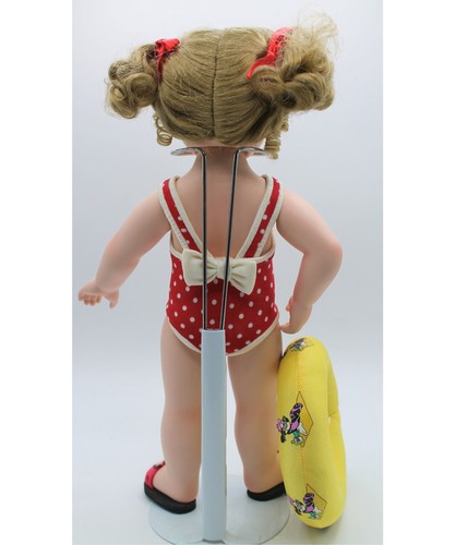 Ashton-Drake | Bathing Beauty | Broken Sunglasses - Picture 3 of 4