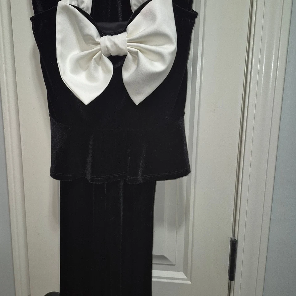 Formal de Navidad de dos piezas de Dillard’s. GB 🌻 Conjunto sin mangas con lazo de terciopelo Foto 2 de 4