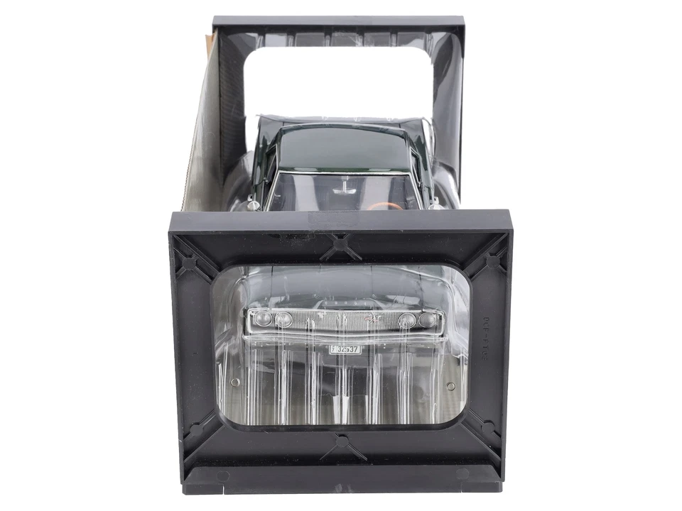 Highway 61 50282 1:18 Scale Green 1967 Dodge Coronet R/T Die-Cast Collectibles - Image 4 of 4