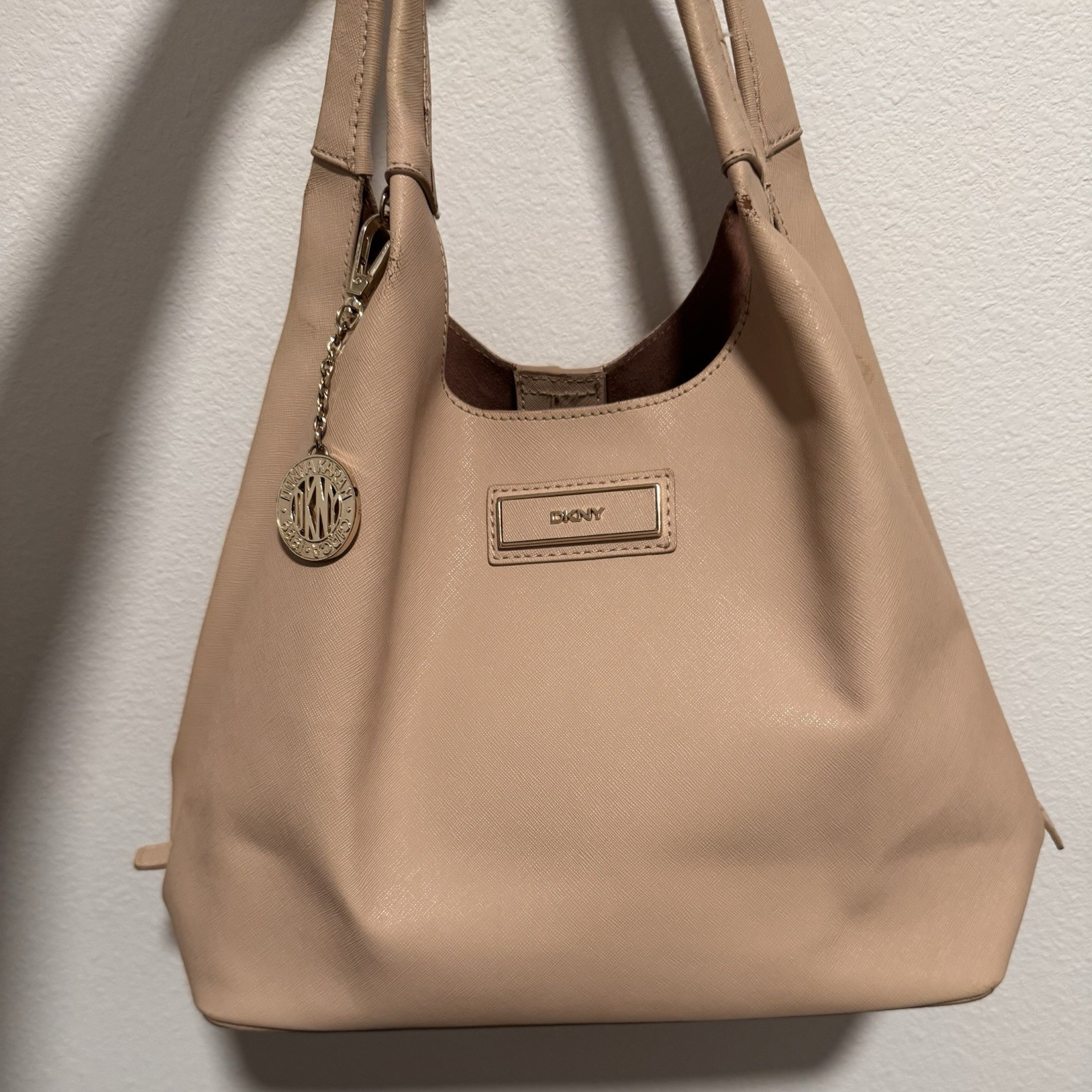 DKNY Beige Hobo Shoulder Bag Zip Closure Logo Charm Lined Inner Pockets