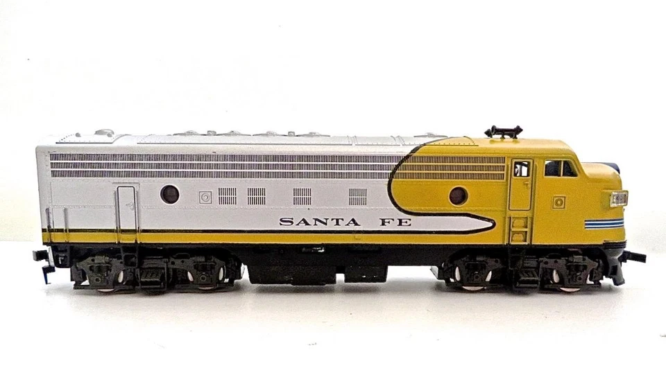 HO Atlas 7041 Santa Fe Yellow Bonnet FP7 Powered Diesel - Image 3 of 4
