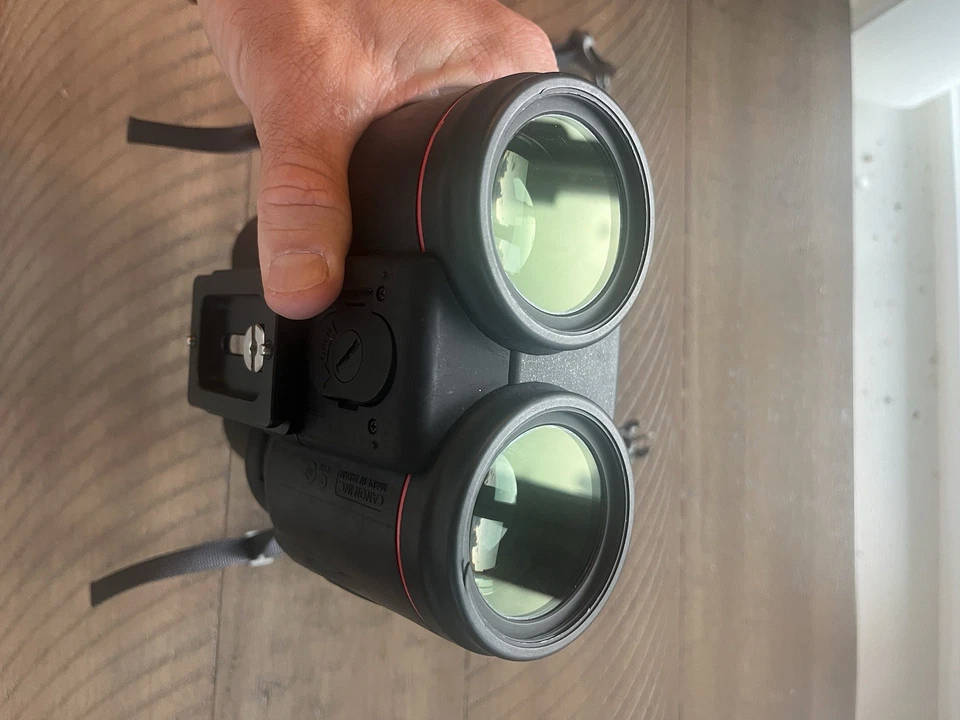 Canon 10x42 L IS WP 6.5° IMAGE STABILIZER Binoculars w/o box - Image 3 of 4