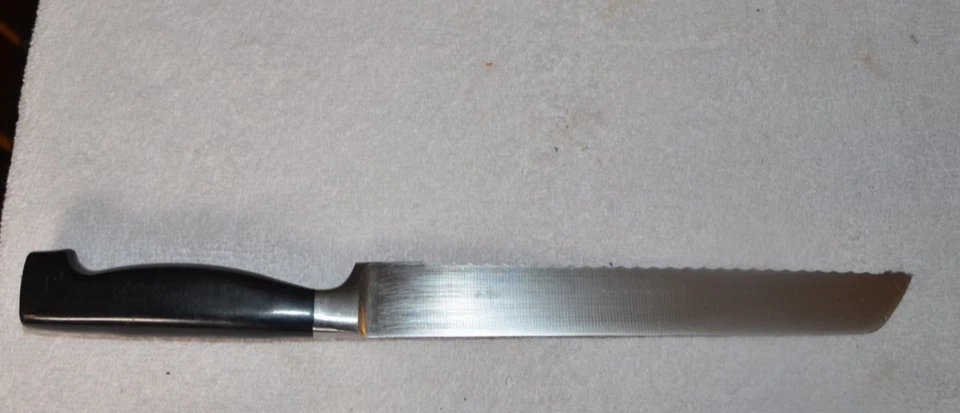 Cuchillo para pan Zwilling J.A Henckels Vier Sterne 31076-200 hoja de 8" 4 estrellas Alemania Foto 2 de 4