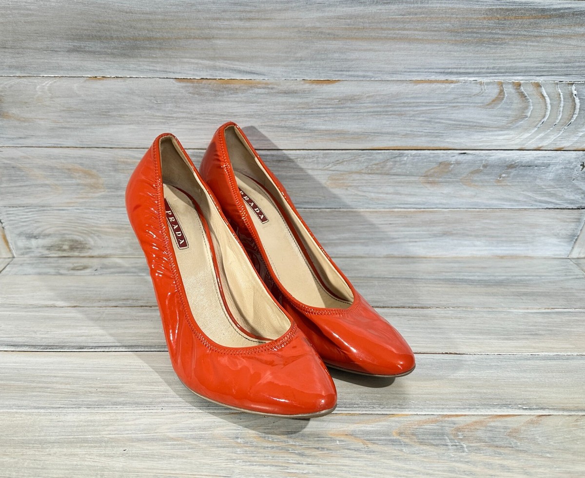 靴 Prada Enamel Leather Heels Prada Logo Patent Leather Block Heel Shoes Black