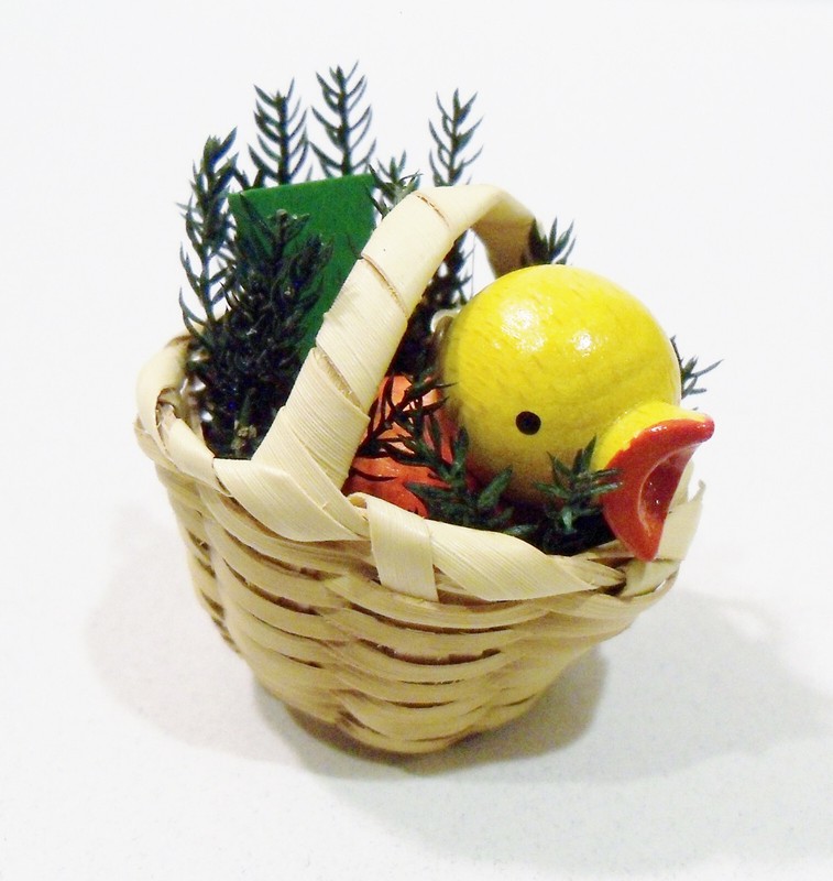 Erzgebirge Germany Bird in Easter Basket Nest Wooden Wood Vntg Ulbricht Ornament