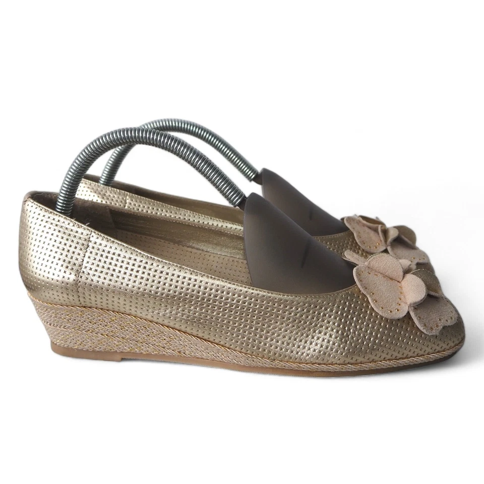 Sesto Meucci Gold Flower Espadrilles Wedge Slip-on Heels Women's 9M - Image 4 of 4