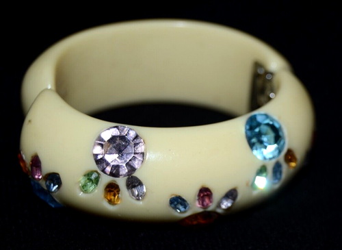 A Gorgeous Vintage Crystal-Encrusted Ivory-Colored Clamper Bangle Bracelet - Picture 2 of 5