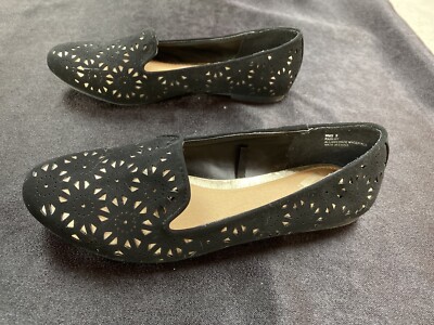 Report (R) Black Slip-On Flats, Floral Cut with Gold Background, Women's Size 6