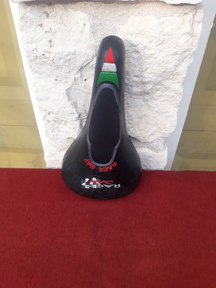 Asiento Race Day Sillín San Marco Años 90 Rieles de Titanio Raro Sin Lágrimas Bordado Foto 2 de 4