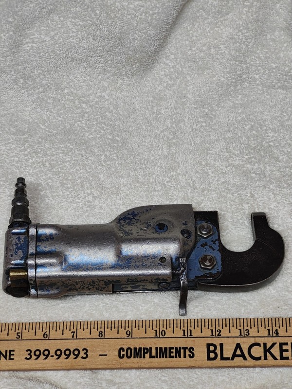 Pneumatic Rivet Squeezer