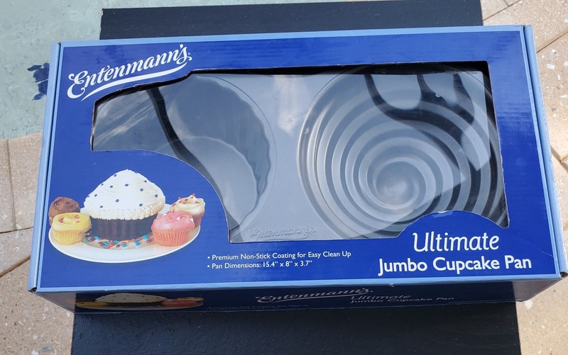 Entenmann's Ultimate Jumbo Cupcake Pan...New In Box