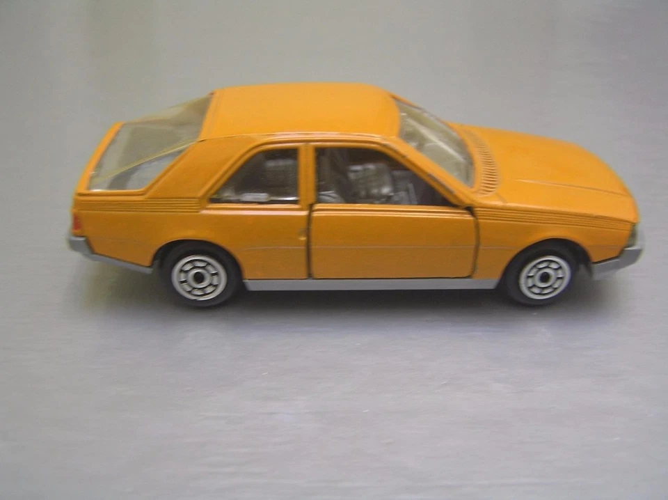 Norev Jet Car Renault Fuego  made in France 1/43 scale EX-NM - Image 4 of 4