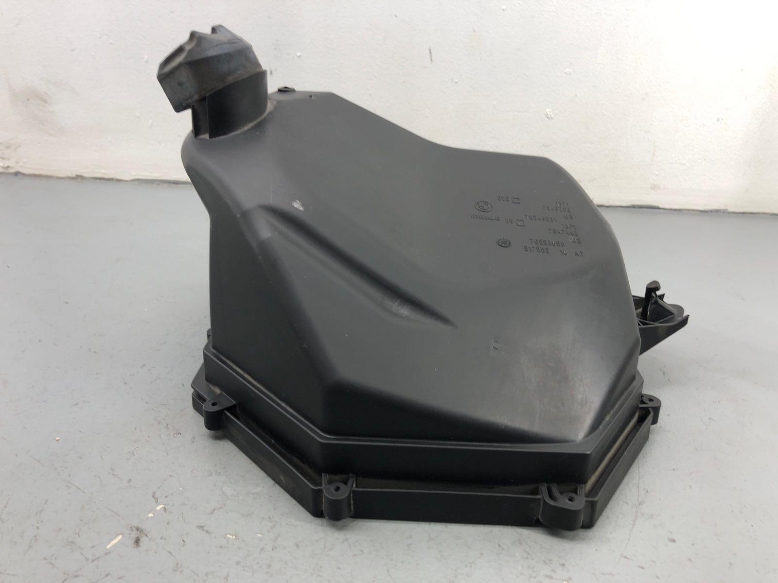 2015-2020 BMW M4 3.0L LEFT SIDE ENGINE AIR FILTER TOP HOUSING CAP 