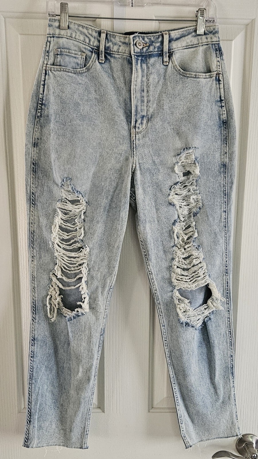 Hollister Ultra High Rise Mom Jeans, Distressed Light Wash Size 7R W/28 L/27-image