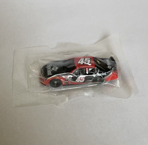 New General Mills Sprint #45 Kyle Petty NASCAR 1/64 Scale Diecast Dodge Intrepid - Picture 4 of 5