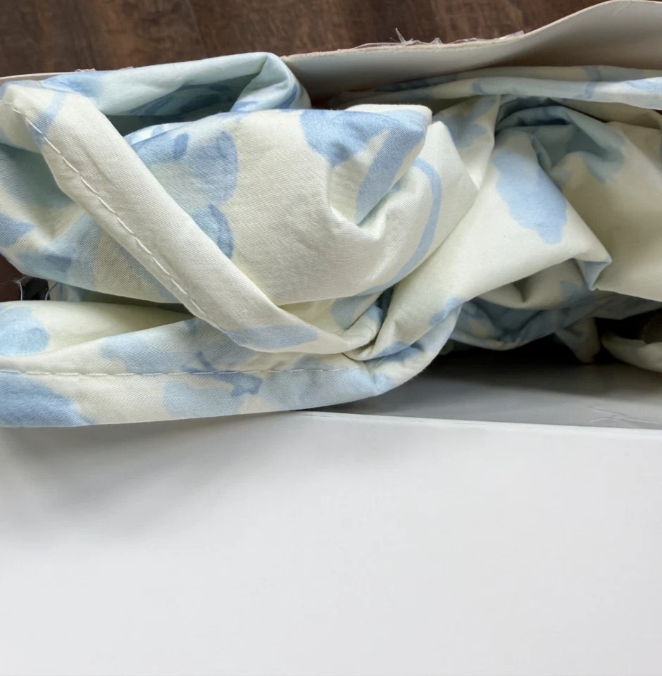 Nuevo Pottery Barn Adolescente LoveShackFancy Arco Decoración Azul Damasco Foto 2 de 2