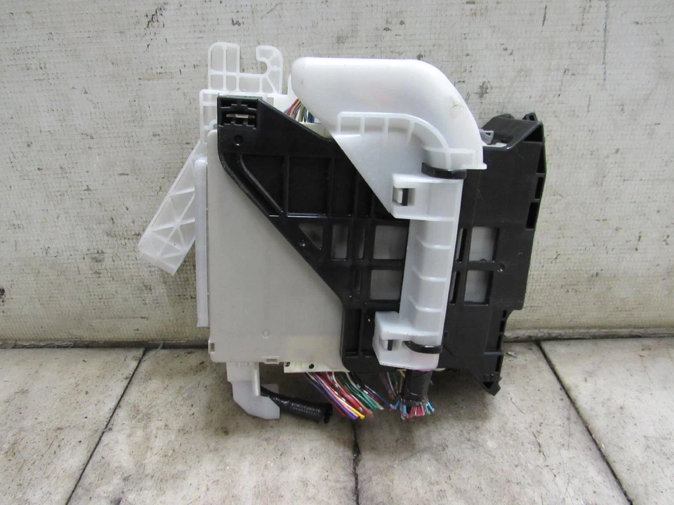 2010 LEXUS HS250H CABIN FUSE BOX 8273075020 - Image 4 of 4