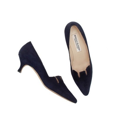 Manolo Blahnik Navy Blue Suede Pointed Toe Kitten Heel Pumps US7 / 37