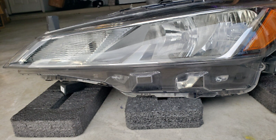Nissan KICKS ヘッドライト 26060-SRY1B 2020-2022 Nissan Kicks Headlight Front Left Driver Side Halogen
