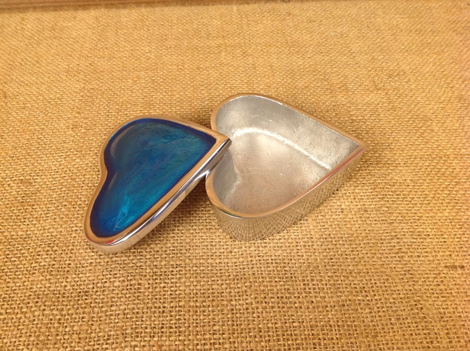 Decorative Blue enamel Heart shaped polished Aluminium Trinket pill box - Image 4 of 4