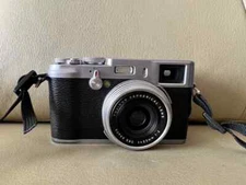 Fujifilm X100 12.3MP APS-C CMOS EXR 4x Optical Zoom Digital Camera -100% Working