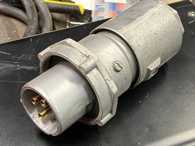 Crouse-Hinds  APJ3485 30A 600V 4P AC Locking Connector Plug