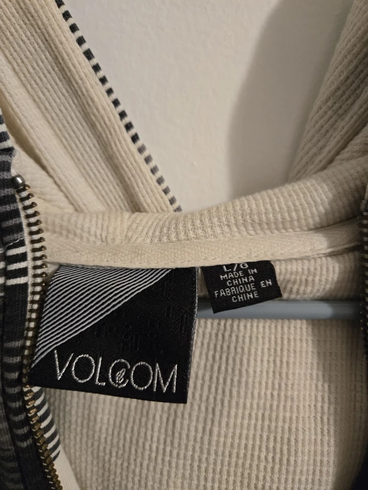 Sudadera con capucha forrada Volcom vintage rara. Cremallera completa con logo morado mujer grande. Foto 4 de 4