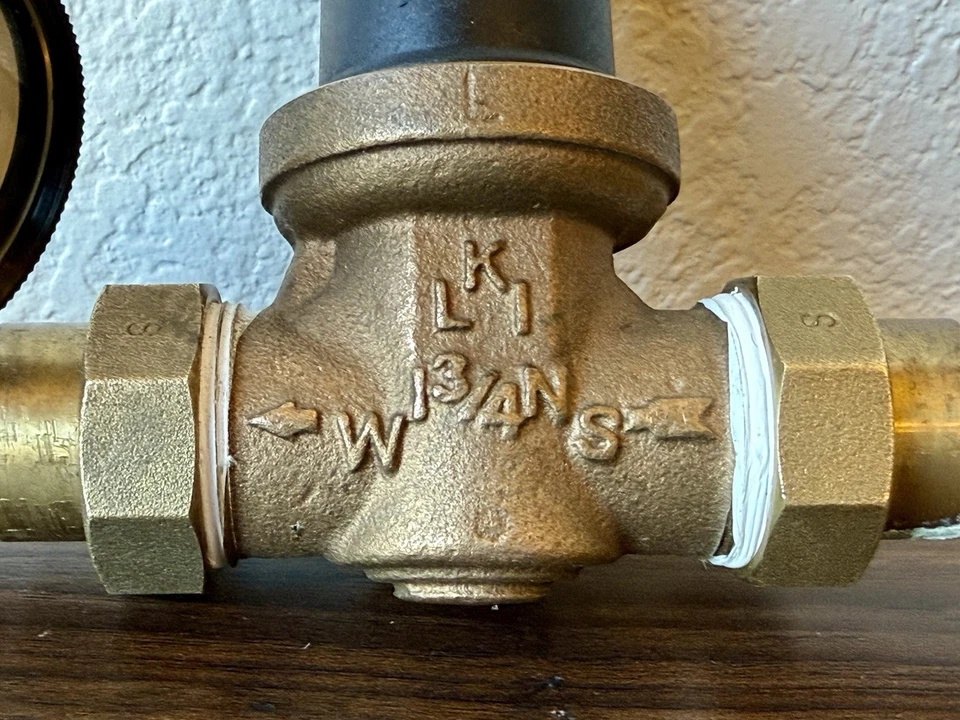 Válvula redutora de pressão Wilkins 3/4 com medidor CSA B356 ASSE 1003 15-150 PSI BR4 - Imagem 2 de 4
