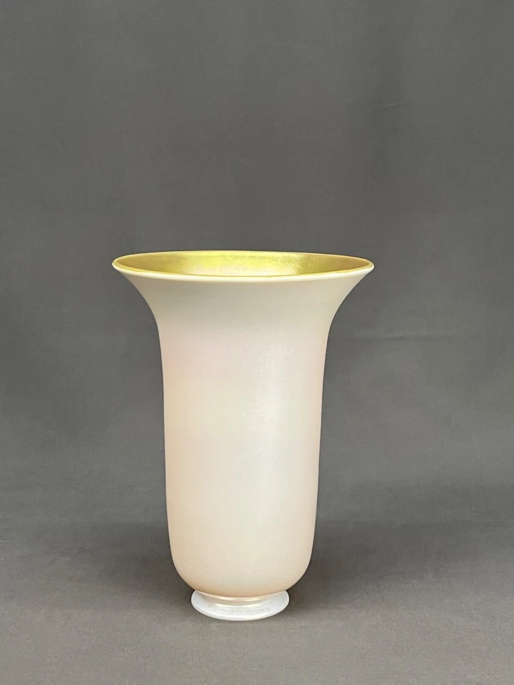 Steuben Art Glass 1920’s GOLD AURENE & CALCITE Trumpet Lamp Shade 2 1/4" Fitter - Image 4 of 4