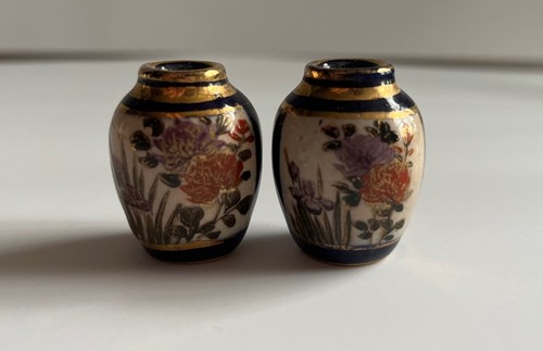 Pair of Antique Japanese Satsuma Vases Chrysanthemums and Irises 1 & 1/4 Inches - Picture 4 of 7
